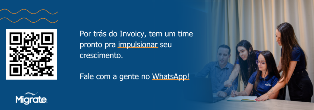 Imagem em azul, no canto direito inferior estão quatro pessoas olhando para um notebook.